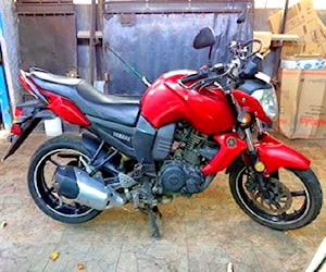 Moto Yamaha FZ-16