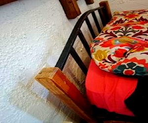 <p>Cama cde fierro con cajones </p>