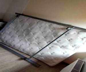 <p>Cama Rosen</p>