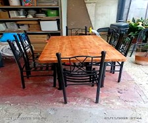 <p>Comedor de madera</p>