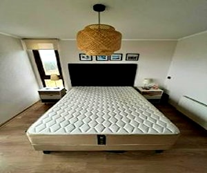 <p>Cama 2 plazas + veladores y respaldo excelente est</p>