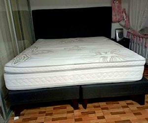 <p>Cama doble king, como nueva totalmente limpia</p>