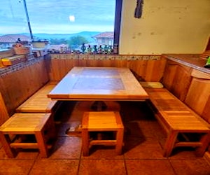 Mesa de cocina de madera de lingue