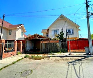 Venta casa 2 pisos barrio residencial 3d - 3b