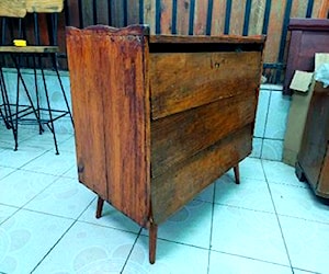 <p>Comoda, cajonera antigua</p>