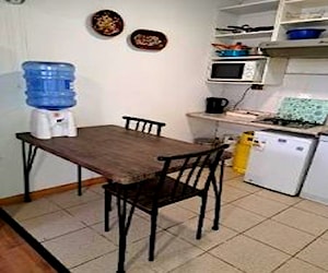 Habitación amoblada con estacionamiento