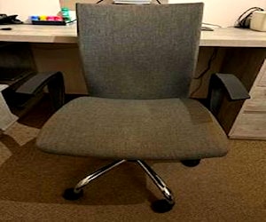 <p>Silla de escritorio ajustable de altura Gris oscu</p>