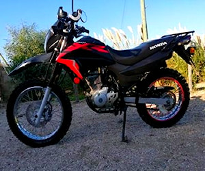 Moto modelo XR150L