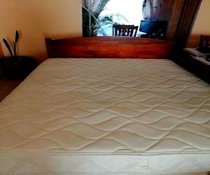 <p>Cama dos plazas marca Excellence Cic, con respaldo</p>