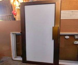 <p>Puerta de aluminio </p>