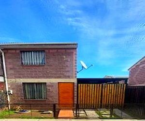 Se vende linda casa en condominio pte alto