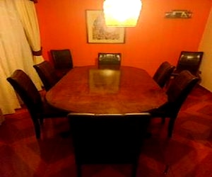 <p>Juego de comedor 8 sillas de cuero negro</p>