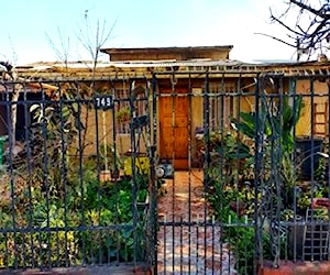 Casa en estación central con gran antejardín