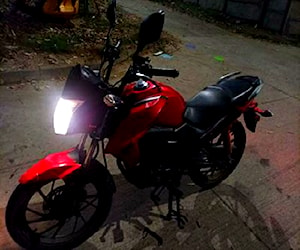 Moto onda Twister roja año 2019