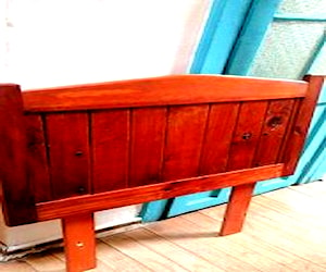 <p>Respaldo para cama 100% madera</p>