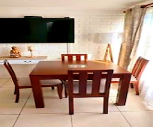 Comedor 4 sillas de madera 