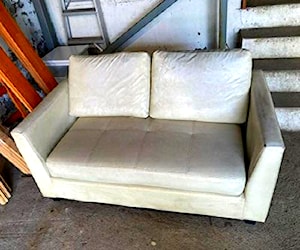 <p>Sillón 2 cuerpos, tapiz gastado</p>