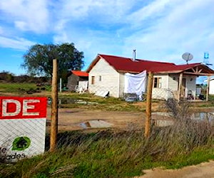 Parcela con " casas y piscina. gran oportunidad