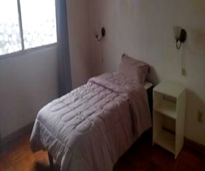  habitación amoblada a señora o señorita 