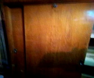 <p>Closet antiguo de madera</p>