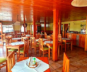 Restaurant completo con Casa y 2 Cabañas ruta 215