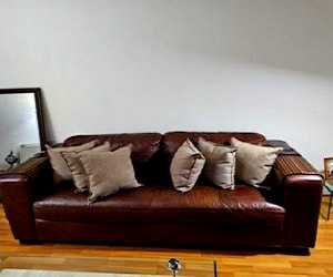 <p>Sofa cuero 3 cuerpos</p>