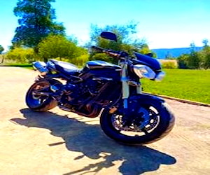 Triumph Street triple 675