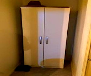 <p>Closet blanco de madera</p>