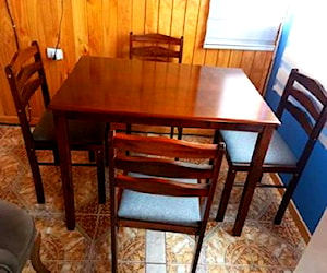 <p>Comedor de madera 4 sillas</p>