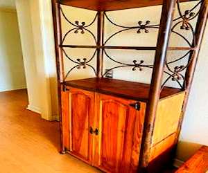 Mueble de madera pino Oregón con fierro forzado