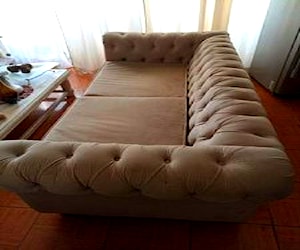 Hermoso sofá de felpa poco uso