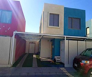 Linda casa no pareada 3d. 3b. 2e, en cond. trav