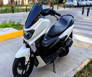 Moto Yamaha Nmax (neumáticos nuevos)