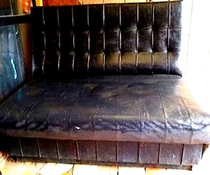 <p>Urgente Reciclar Sofa para retapizar</p>