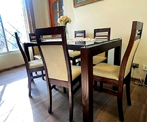 <p>Comedor con 6 sillas</p>