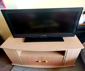 <p>Rack tv mueble con puertas y ruedas</p>