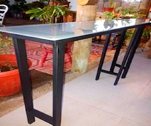 <p>Mesa de arrimo metalica</p>