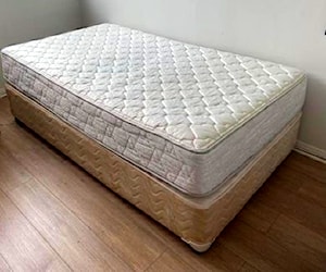 <p>Cama 1 1/2 plaza con colchón Rosen </p>