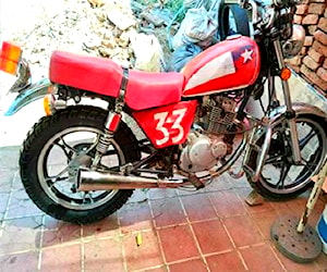 Moto Suzuki GN 125