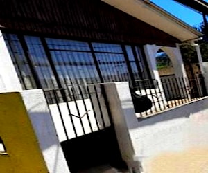 Arriendo casa con bodega uso comercial 