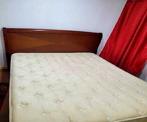 <p>Cama 2 plazas c/Colchón y respaldo de Madera</p>