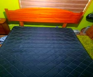 <p>Cama con respaldo</p>