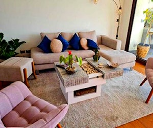 <p>Sofa Panama Rosen en buen estado</p>