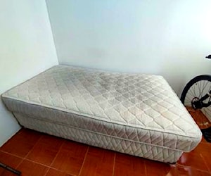 <p>Cama + colchon 1 plaza 1/2</p>