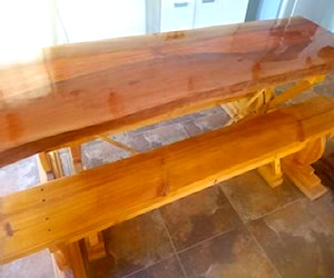 Hermosa mesa de madera nativa 