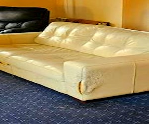 <p>Sofa cuero 2 cuerpos</p>