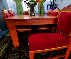 Mesa con 6 sillas poco uso (es muy linda)