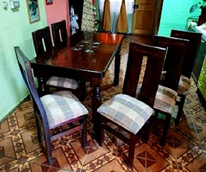 <p>Comedor de madera semi nuevo sin detalles</p>