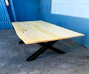 <p>Comedor industrial Madera de Mañio </p>