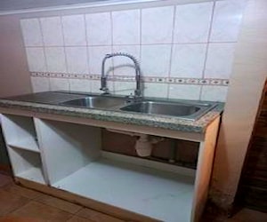 <p>Mueble y lavaplatos de granito con llave</p>